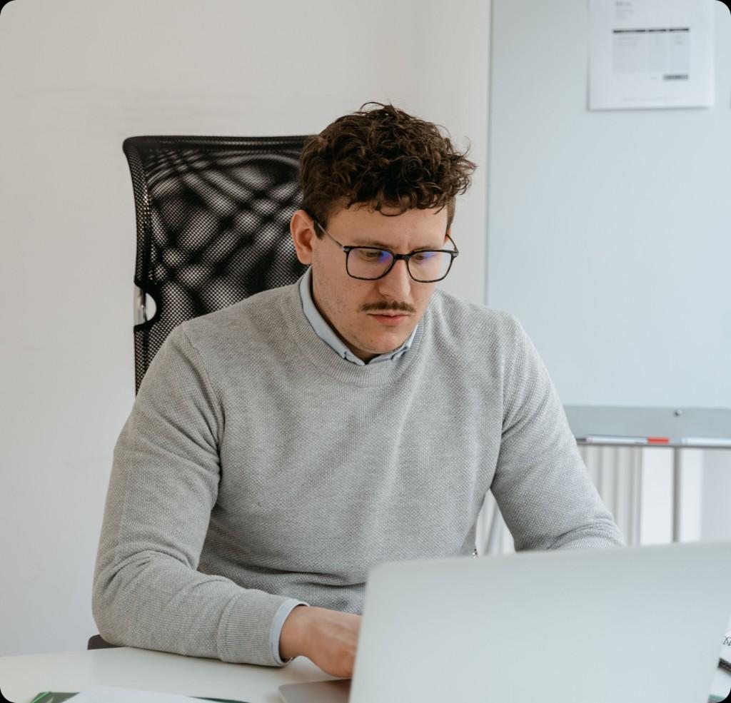 Freelance project manager reviewing opportunities on a laptop